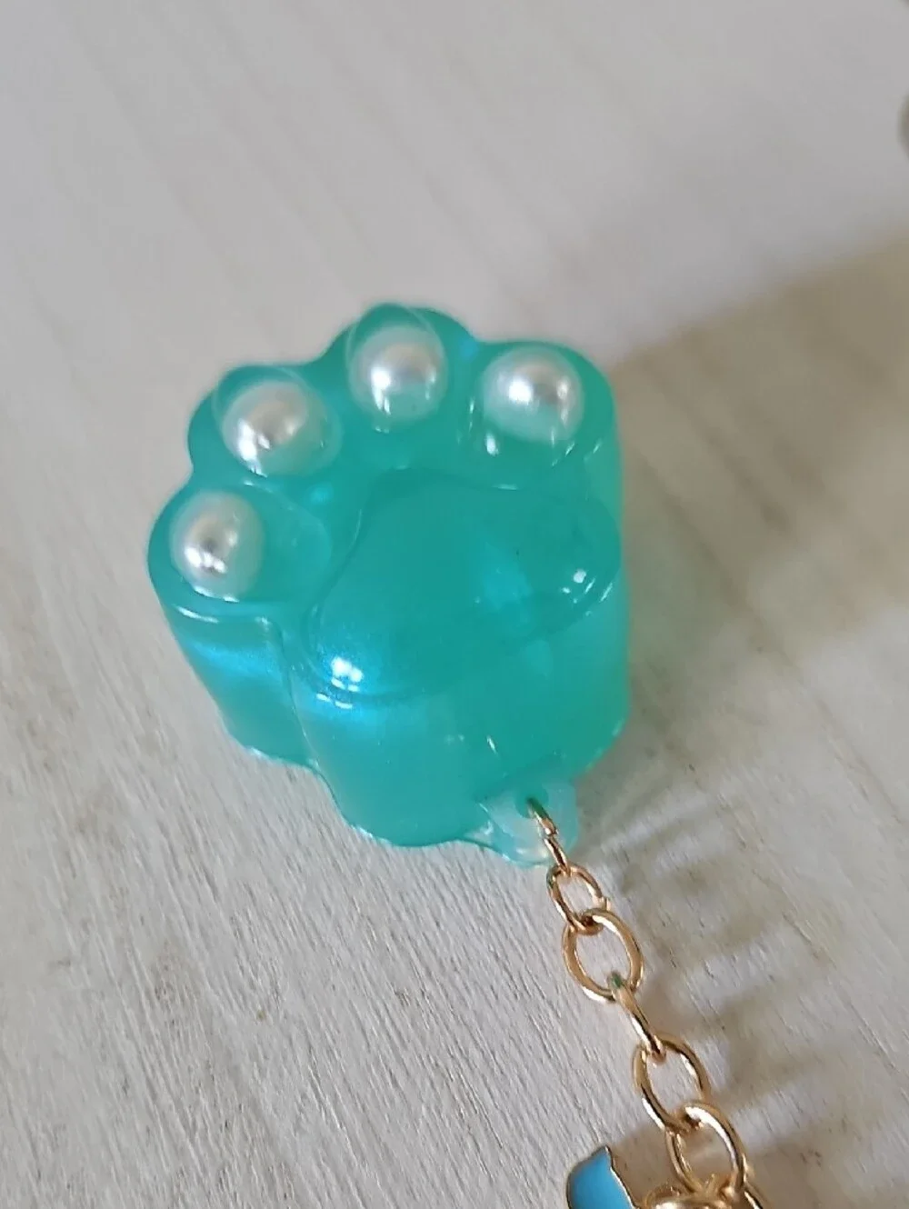 Gold Tone Cat Charm Keychain